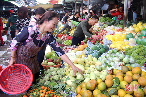Thị trường ngày 28 Tết ở Hà Tĩnh: Giá thịt, rau tăng nhẹ, người dùng khá dễ mua!