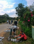 Nhân dân thôn Vĩnh Hội xây dựng bồn hoa dọc theo các trục đường trung tâm thôn
