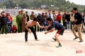Du khách thích thú trải nghiệm các trò chơi dân gian tại lễ hội Chùa Hương