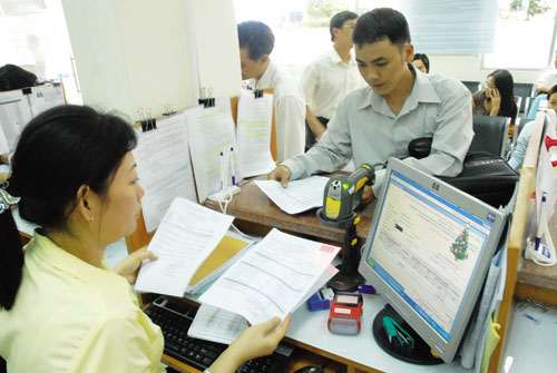 Năm 2011, kinh tế khó khăn nhưng thu thuế TNCN ước bằng 141,38% so với năm 2010 - Ảnh: D.Đ.Minh