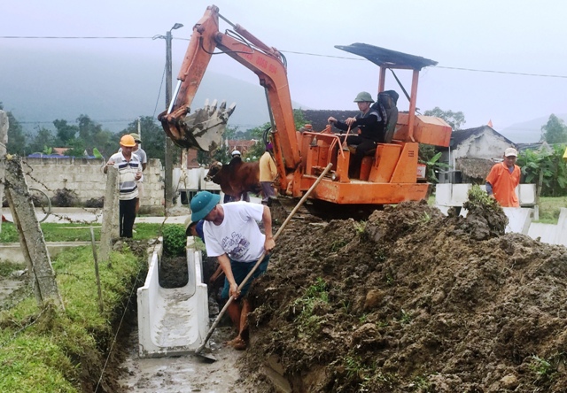 Tài trợ 140 m mương bê tông thành mỏng cho 2 xã Vượng Lộc, Tượng Sơn