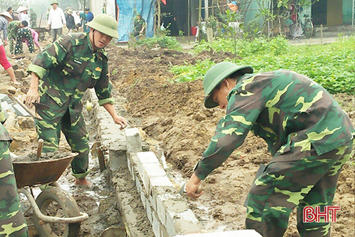 Hơn 600 người ra quân xây dựng NTM kiểu mẫu ở Thạch Châu